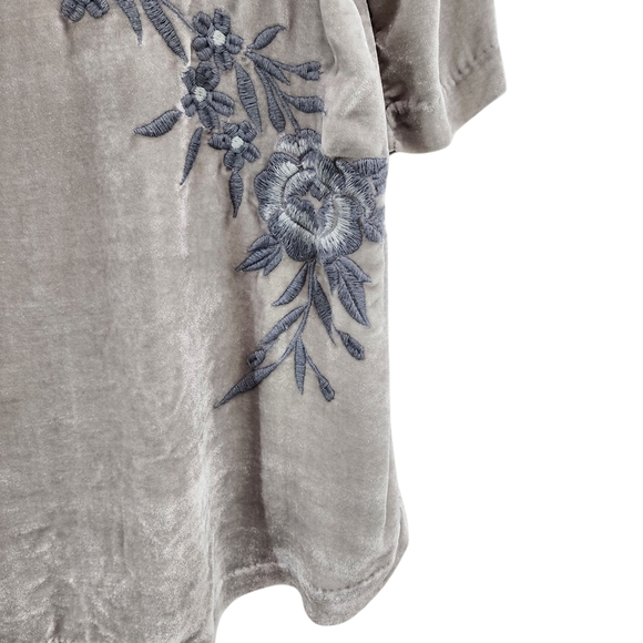 Sundance Women's Sylvana Velvet Embroidered Floral Half Sleeve Gray Top Sz S - Picture 3 of 7